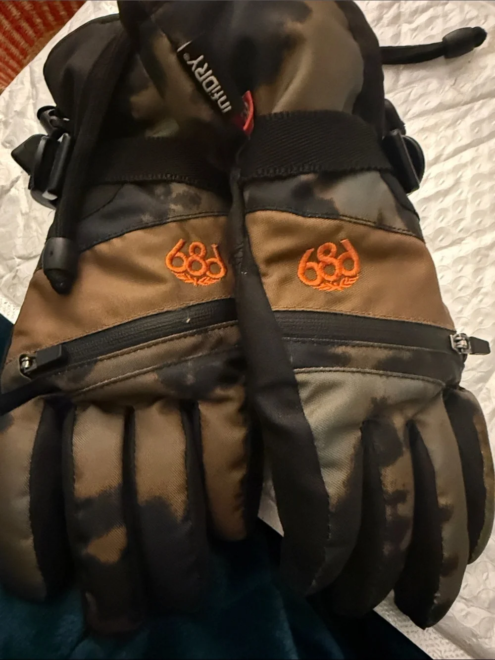 Youth size M 686 Thermal Gloves